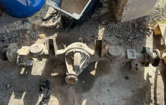 Nissan Patrol Y60 Rear axle beam with reductor 