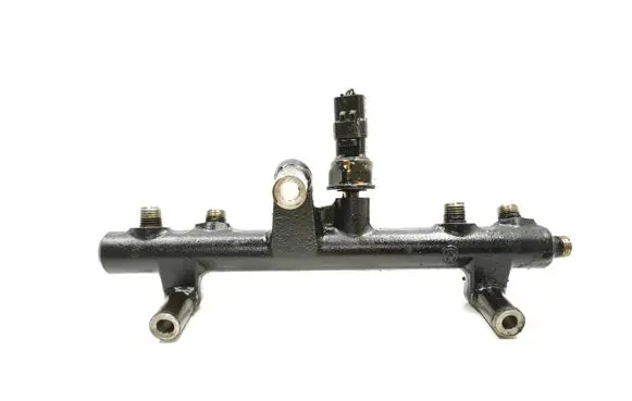 Ford Kuga II Fuel main line pipe