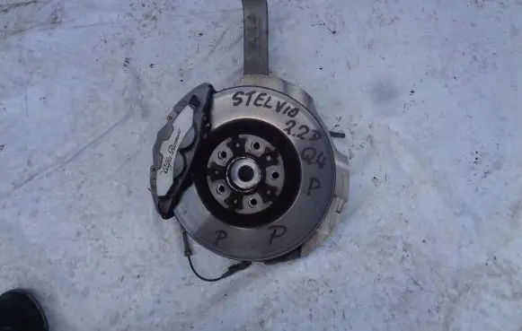 Alfa Romeo Stelvio Front wheel hub spindle knuckle 585647587