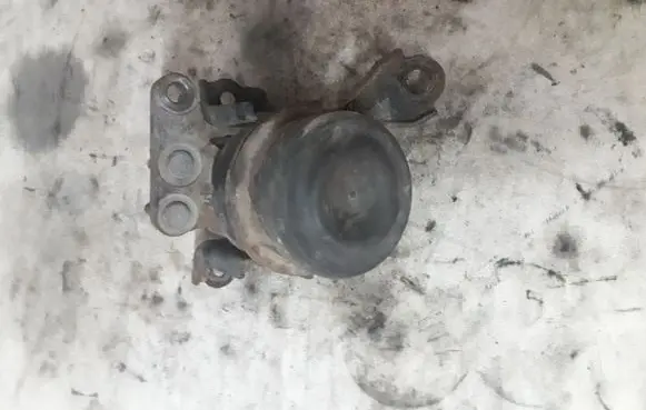 Toyota Avensis Verso Engine mount bracket