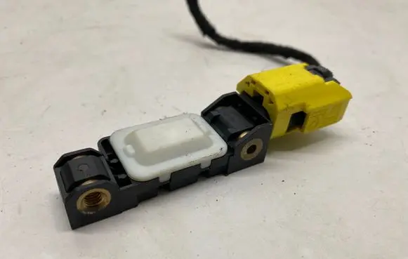 Volkswagen Touareg I Airbag deployment crash/impact sensor 7L0909606B