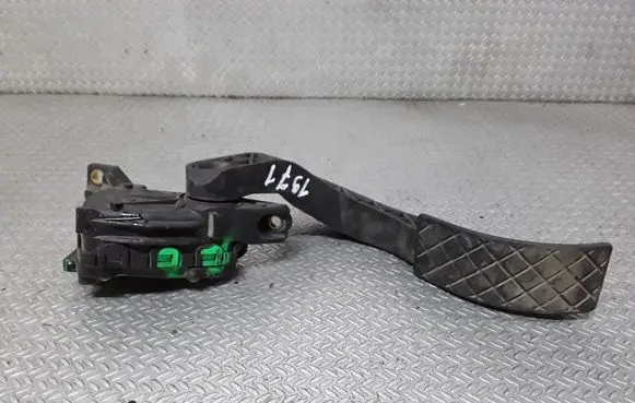 Audi A4 S4 B5 8D Accelerator throttle pedal 8D1721523A