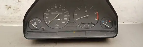 BMW 5 E34 Speedometer (instrument cluster) 1389492 6160481009 1384192