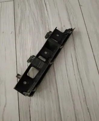 Front bumper mounting bracket