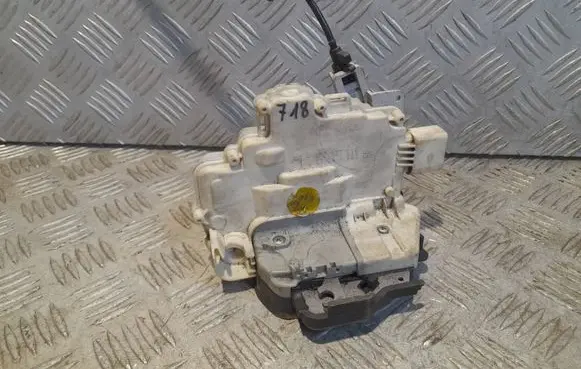 Audi A3 S3 8P Front door lock 4F2837016