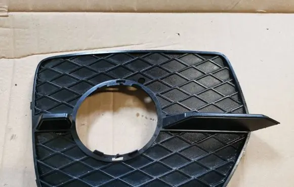 BMW X5 E70 Front fog light trim/grill 10503410 Kratkazderzakaprzdprawarhbmwe70x5liftlci10