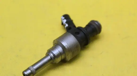 Audi A6 C7 Fuel injector