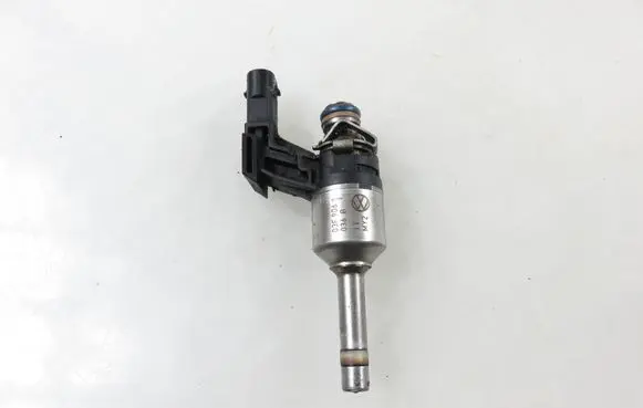 Skoda Fabia Mk2 (5J) Fuel injector 03F906036B IHP3082