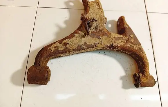 Land Rover Discovery 3 - LR3 Rear upper control arm/wishbone 