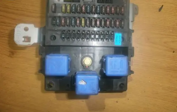 Nissan Maxima Fuse box set 2435043u00