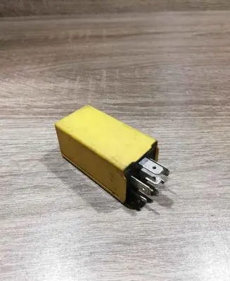 Volkswagen PASSAT B5.5 Other relay 447959875 5DS00443301 YELLOW