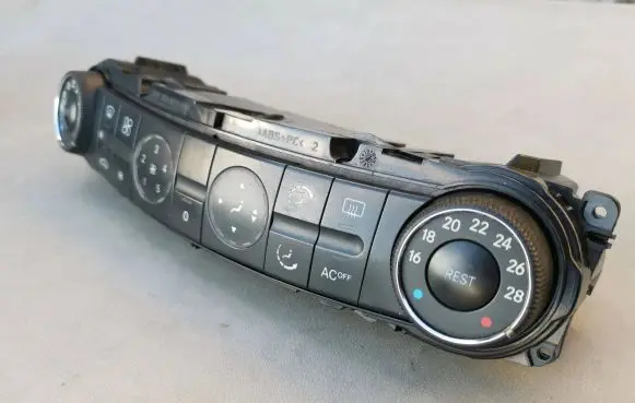 Mercedes-Benz E W124 Climate control unit 2118300385 Q00112003