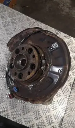 Mercedes-Benz C W203 Rear wheel hub