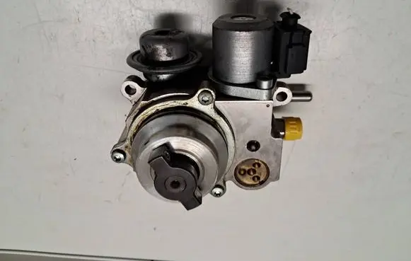 Citroen DS4 Fuel injection high pressure pump 9819938580