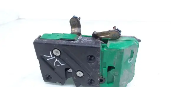 Volvo S80 Front door lock 8650548