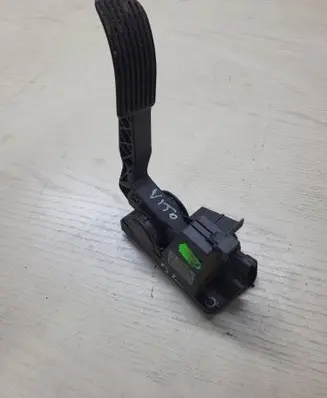 Mercedes-Benz Vito Viano W639 Accelerator throttle pedal A6393000604 0281002561