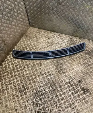 Mercedes-Benz E W211 Front bumper upper radiator grill 2118800005 A2118800005