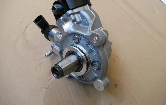 BMW X1 E84 Fuel injection high pressure pump 0445010793T