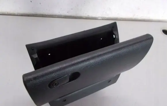 Opel Vectra B Glove box 