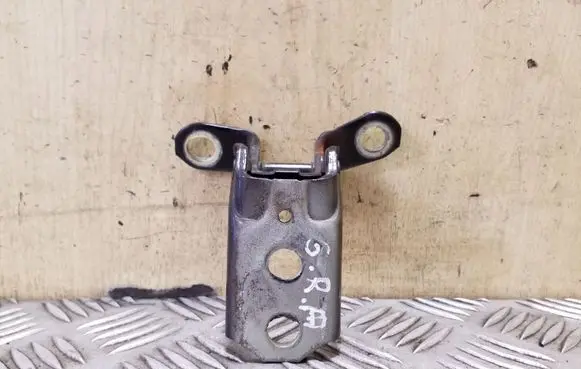 Nissan Juke I F15 Rear door lower hinge