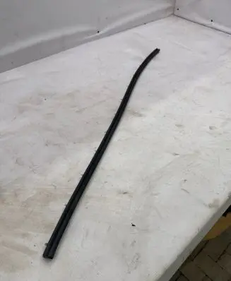 BMW 1 F20 F21 Rubber seal front coupe door window 7240850