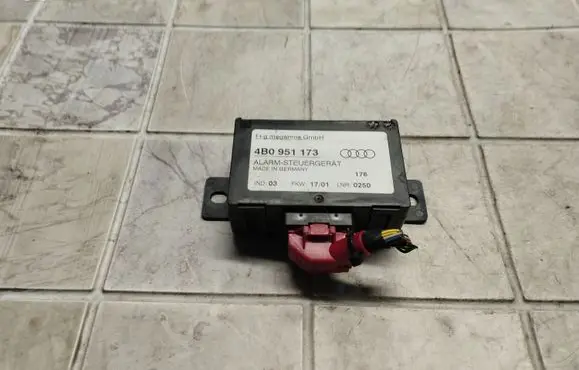 Audi A6 Allroad C5 Alarm control unit/module 4B0951173 748010101