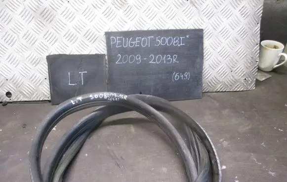 Peugeot 5008 Rubber seal loading door 