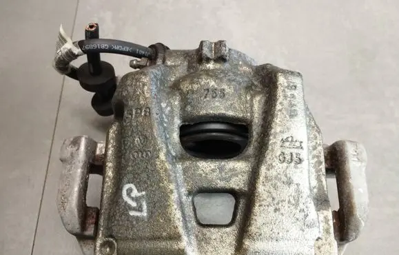 Audi A5 Sportback 8TA Front brake caliper