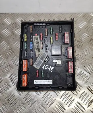 Volkswagen PASSAT B6 Fuse module 3C0937125 63502777