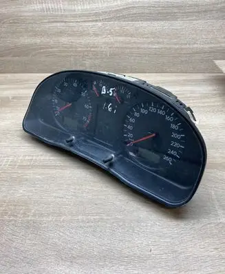 Volkswagen PASSAT B5 Speedometer (instrument cluster) 3B1919860 110008919