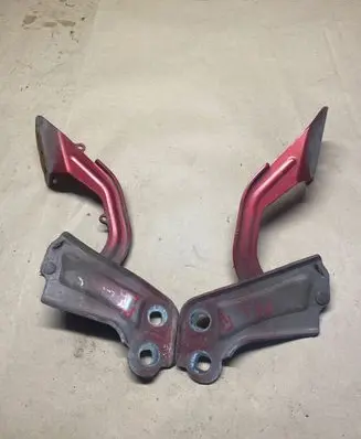 Ford Focus Engine bonnet/hood hinges BM51A16800AD BM51A16801AD