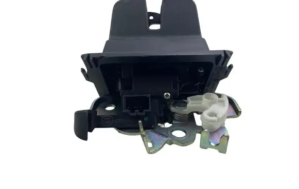 Skoda Octavia Mk3 (5E) Tailgate/trunk/boot lock/catch/latch 8R0827505A