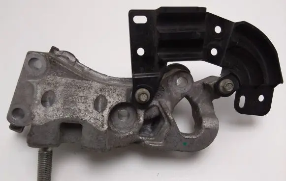 Engine mounting bracket