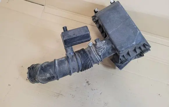 Toyota RAV 4 (XA50) Air filter box 1781237040