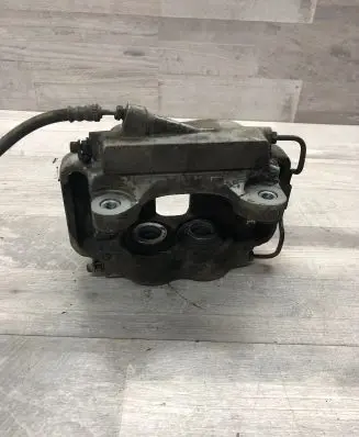 BMW 5 F10 F11 Front brake caliper 688373401
