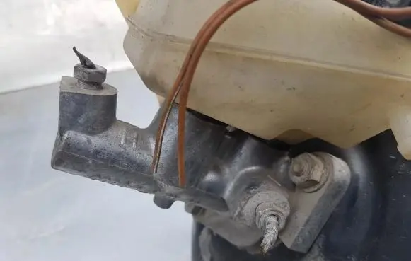 Mercedes-Benz E W124 Master brake cylinder