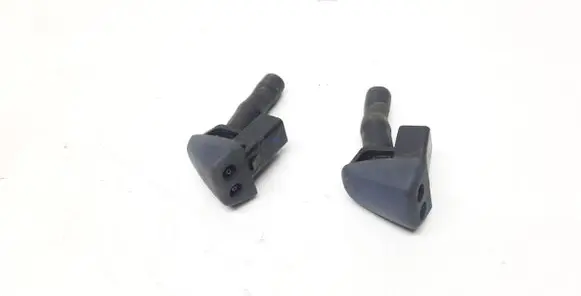 Volvo XC60 Windshield washer spray nozzle 