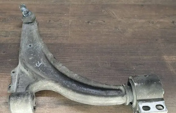 Opel Astra J Front control arm 13334021