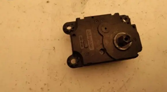 Nissan Qashqai A/C air flow flap actuator/motor 277T14BU1A 1303179C