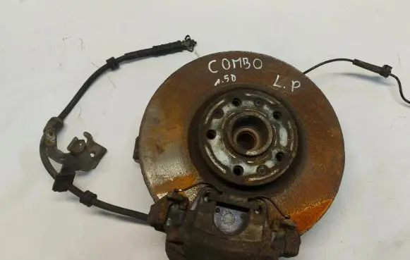 Opel Combo E Front wheel hub spindle knuckle