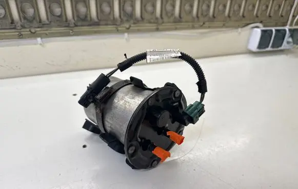 Opel Movano B Fuel filter housing 164190564R C0827546R 171456546R