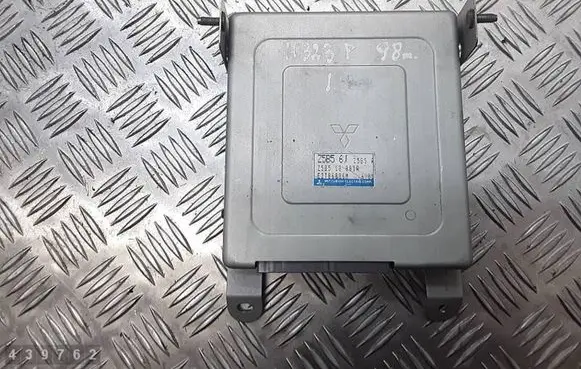 Mazda 323 Engine control unit/module Z5B518881A
