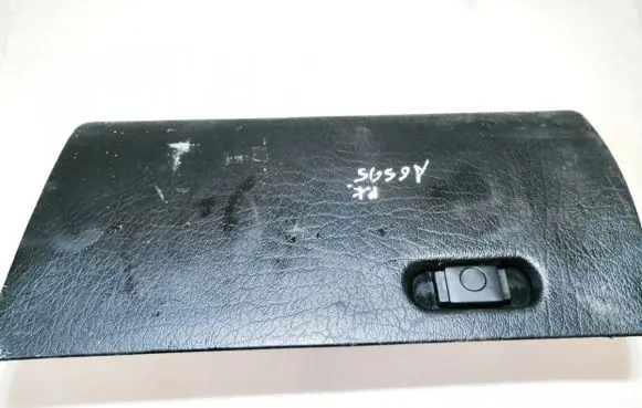 Volkswagen Polo III 6N 6N2 6NF Glove box