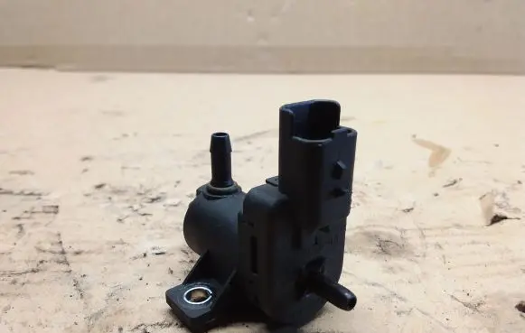 Peugeot 508 Vacuum valve 9665558580