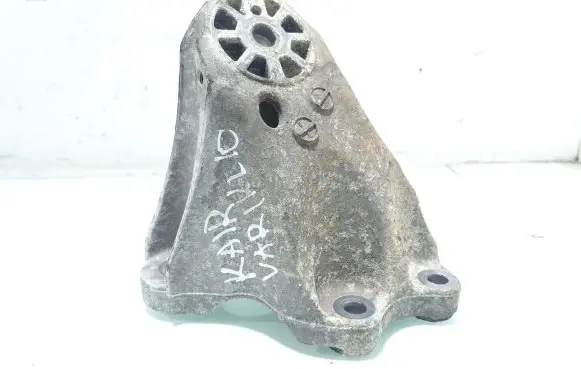 Volkswagen Touareg I Engine mounting bracket 7L6199307A