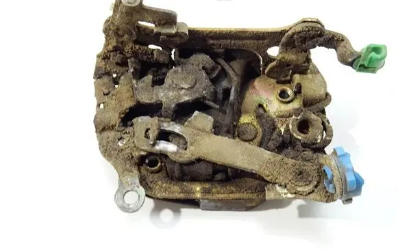 Nissan PickUp Front door lock 