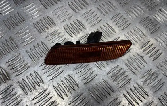 Mazda 323 F Front reflector 125130B