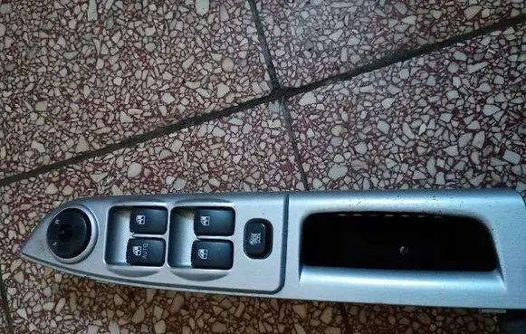 Hyundai Getz Quarter vent window switch 