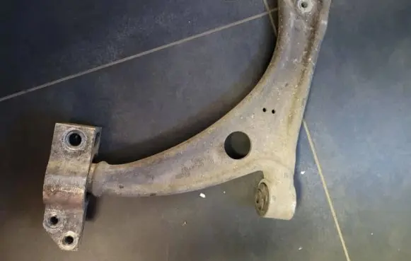 Volkswagen PASSAT B6 Front lower control arm/wishbone