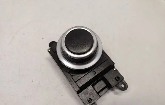 Head unit multimedia control